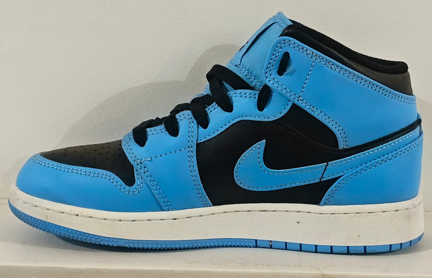 JORDAN 1 MID