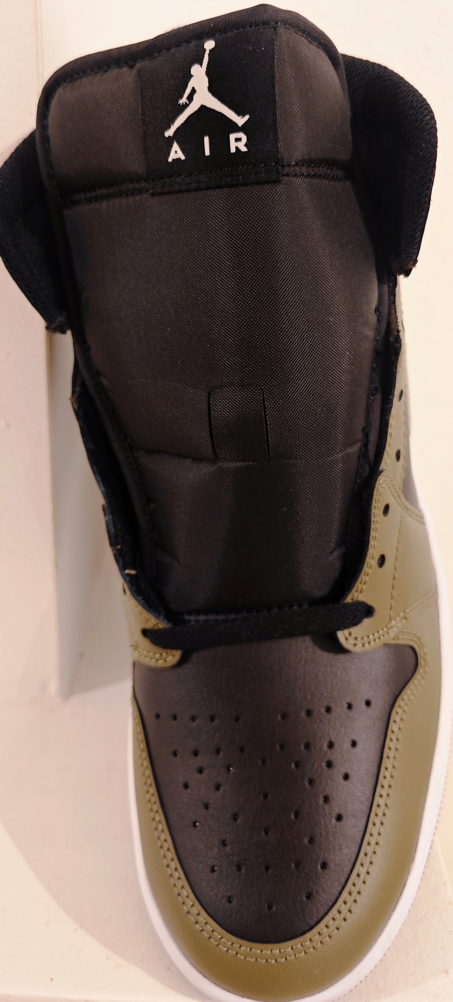 JORDAN 1 MID OLIVE