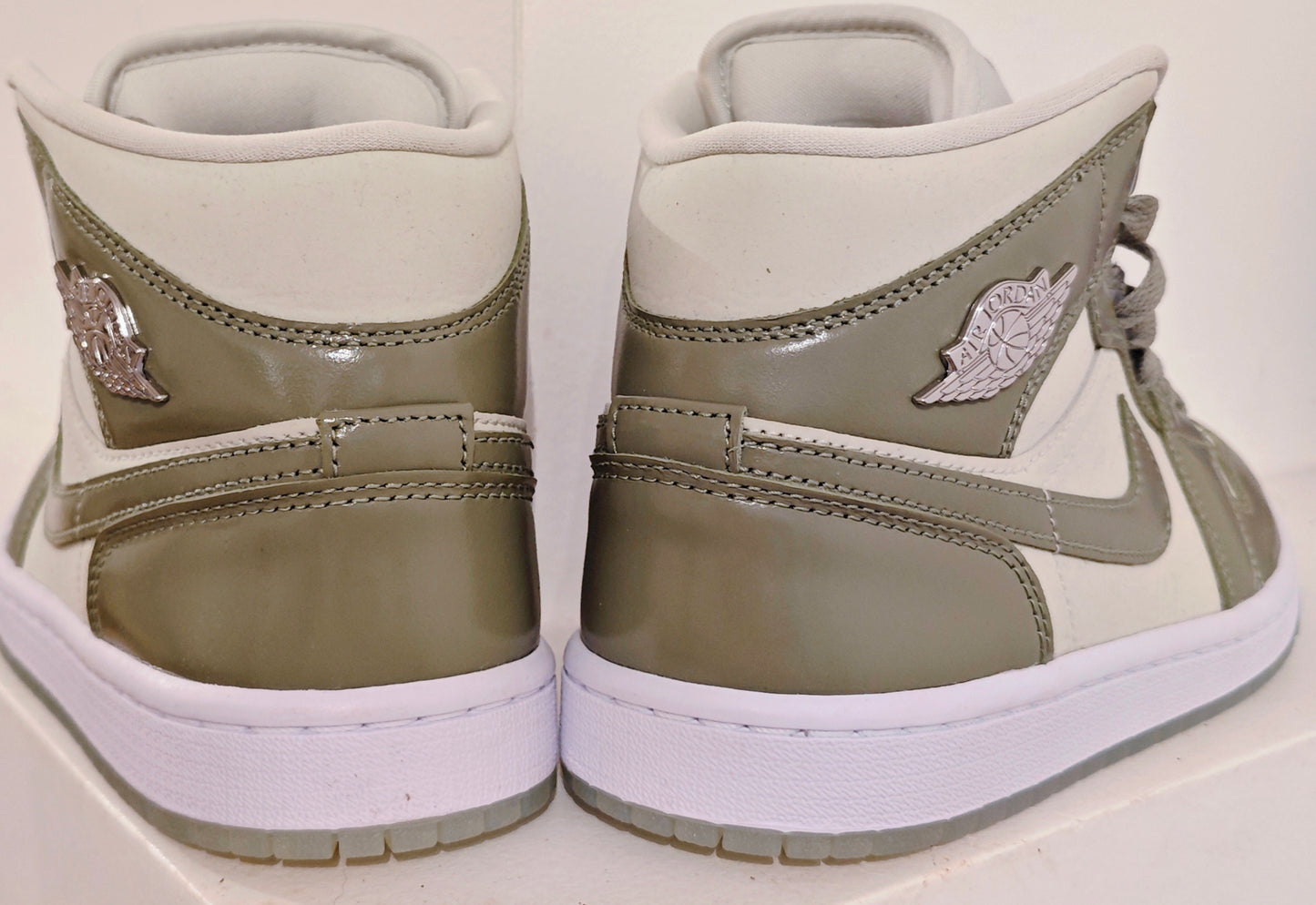 JORDAN 1 MID GLASS OIL VERT