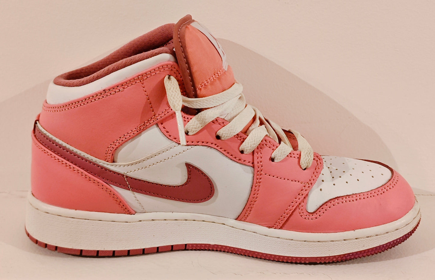 JORDAN 1 MID SAINT VALENTIN