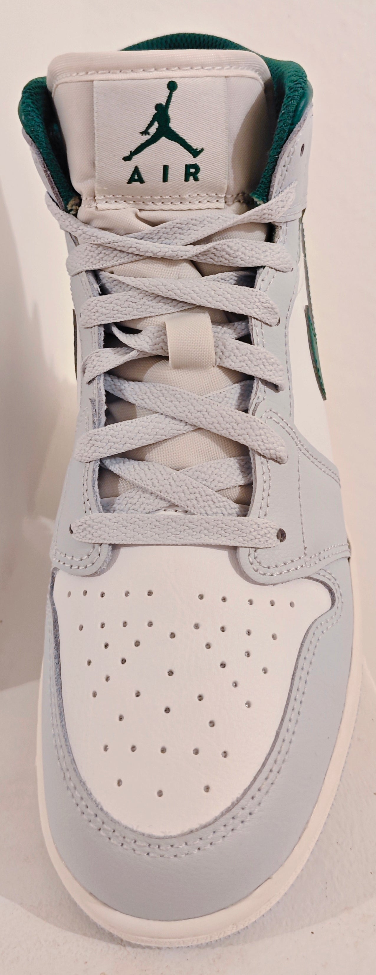 JORDAN 1 MID BLANC PUR PLATINUM PINE VERT